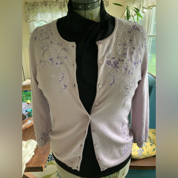 Beautiful lavender beaded sweater cardigan. SOFT - Picture 3 of 9